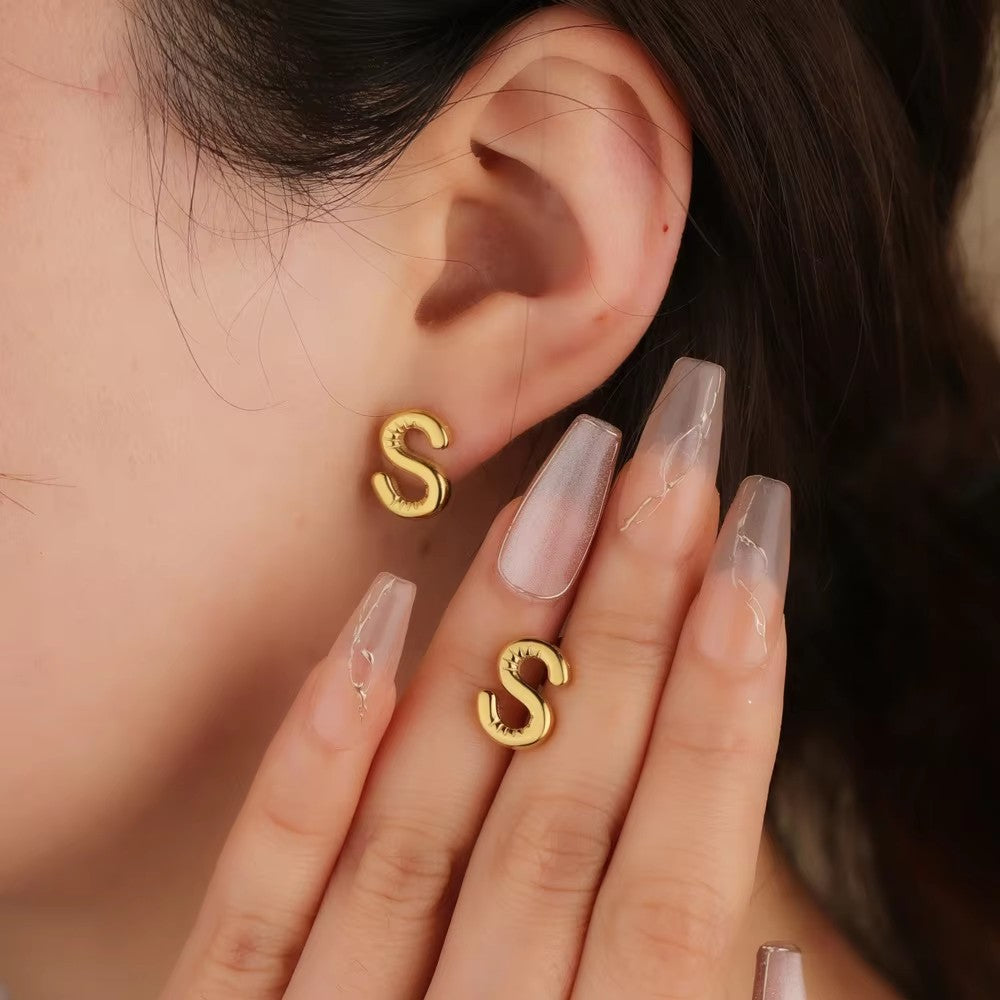 Customized A-Z26 Letters Stainless Steel English Expansion Letter Miscellaneous Senior Sense Stud Earrings